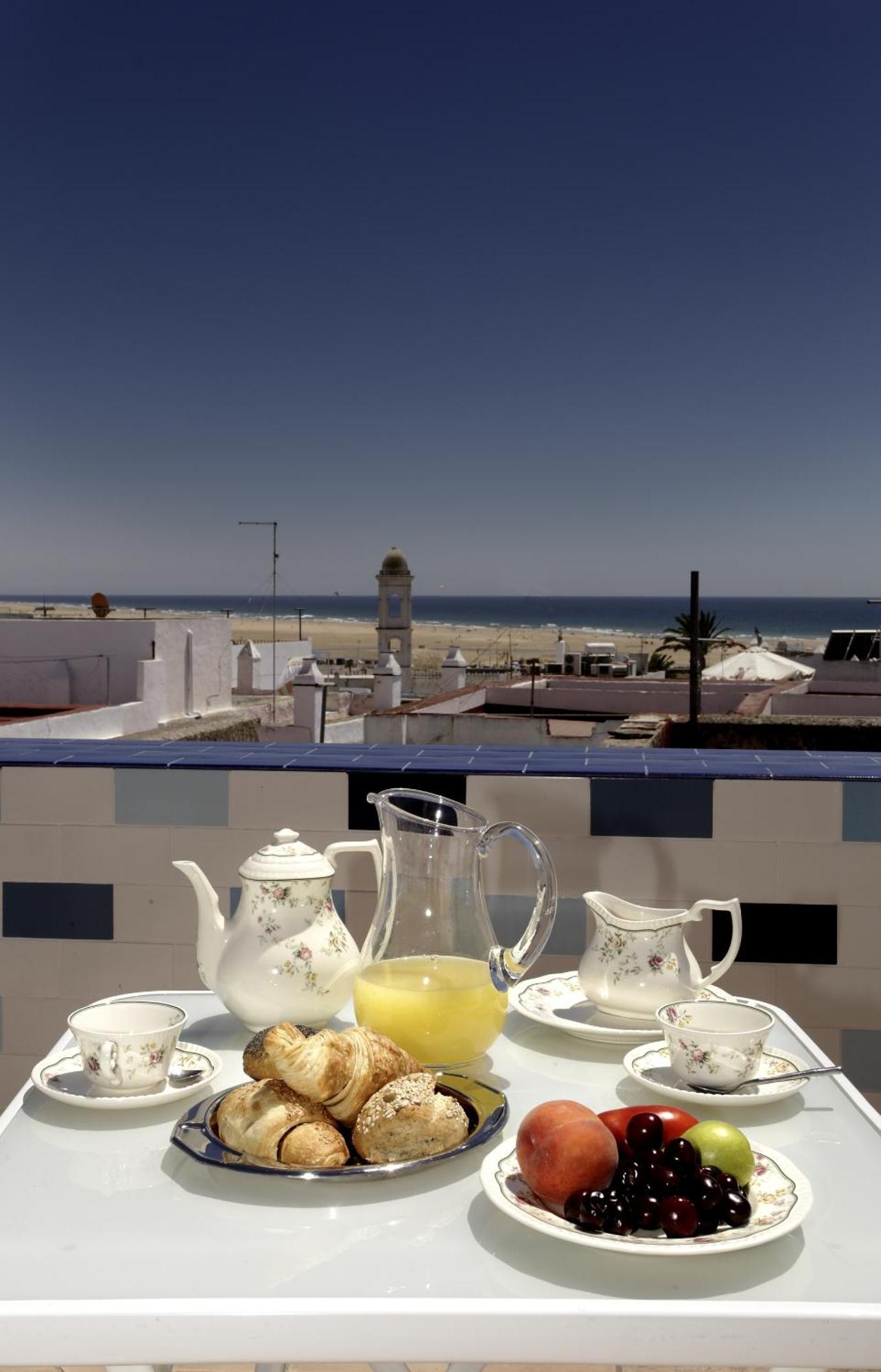 Hostal El Alojado De Velarde Conil De La Frontera Esterno foto